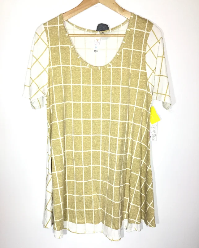 Top Short Sleeve By Lularoe  Size: M